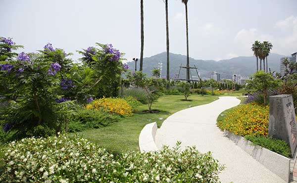 ジャカランダの公園 | 観光案内 | 熱海 伊豆山の温泉旅館 ホテル